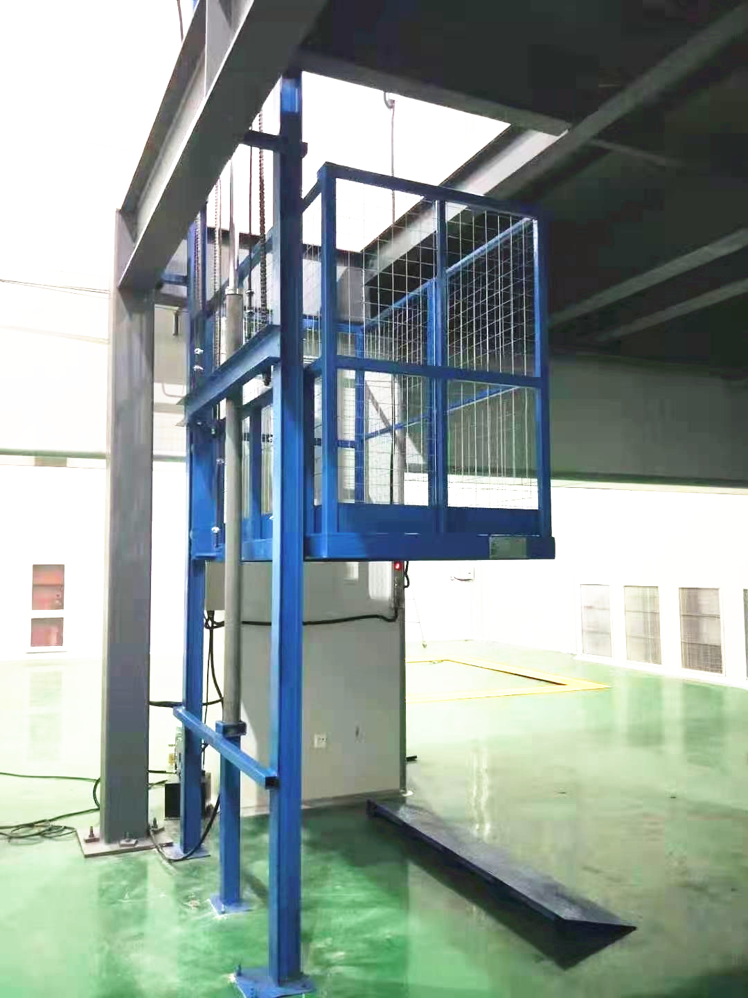 导轨式液压升降货梯(导轨式液压升降货梯是特种设备吗)