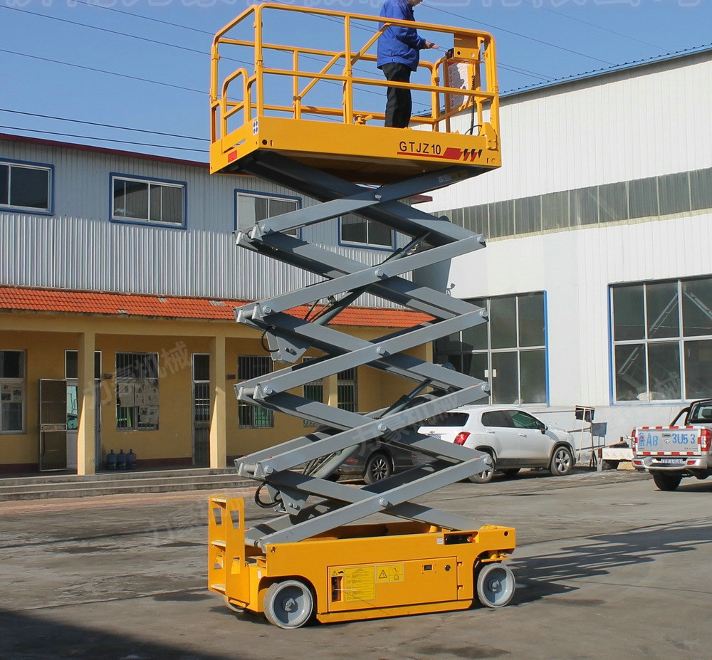 自动行走升降机(自动行走升降机作业时需要系安全带吗)