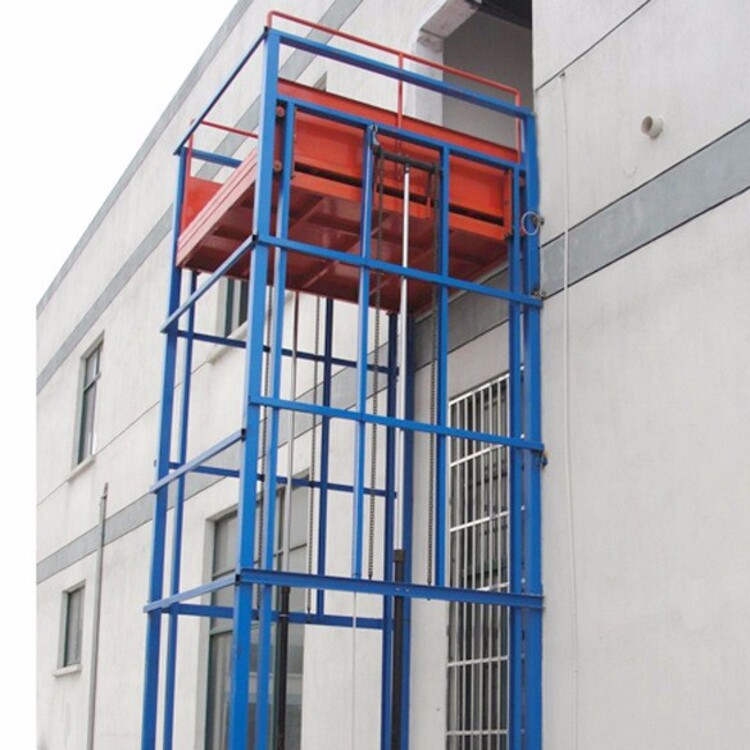 升降货梯快速运输效率_如何保证升降货梯的链条正常工作运行呢_升降平台空间适应性