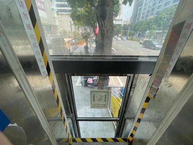 广州市广园建设公司无障碍升降机平台_东风东路人行天桥加装电梯_无障碍升降机生产厂家