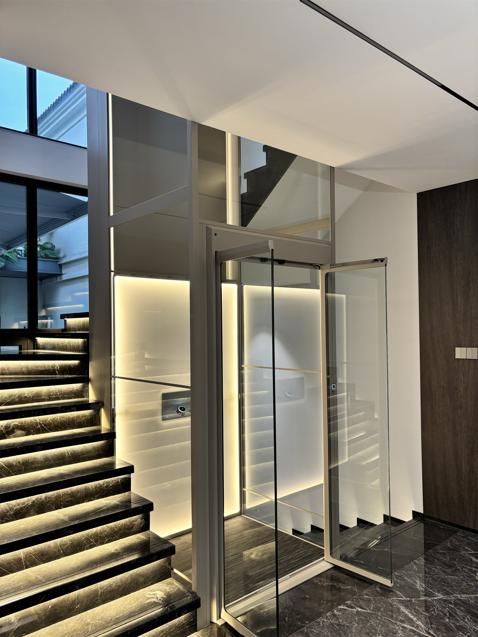 升降机货梯如何选择正确的液压油_家用电梯液压曳引螺杆_别墅电梯选型攻略