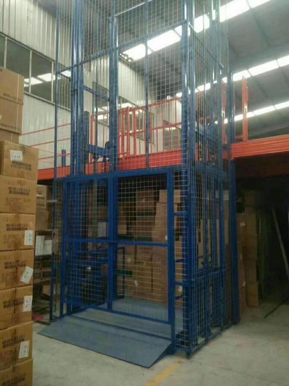 液压升降货梯_导轨式升降平台_22米链条升降货梯如何选择