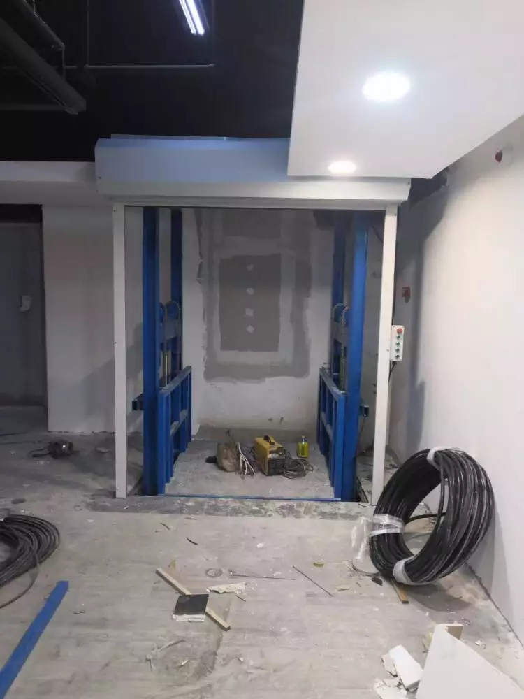 _济南亚林液压升降有限公司导轨式升降平台_鞍山市一到四层升降货梯如何操作